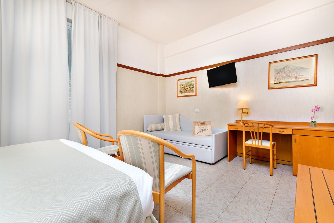 Hotel Monte Rosa Chiavari Buitenkant foto
